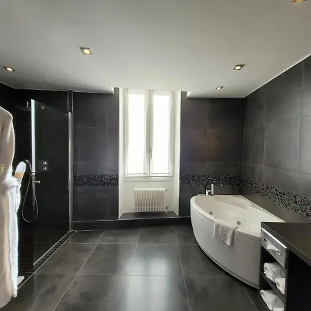 Du Rouge Hotel