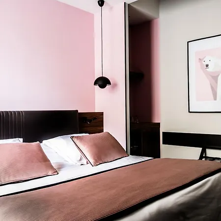 Du Rouge Otel